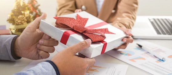 Cadeaux et bons d’achat : 171 € par salarié en 2022