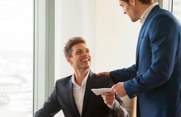 Cadeaux et bons d’achat offerts aux salariés : les limites 2023
