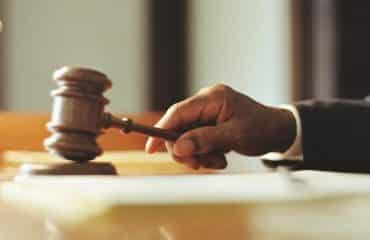 Professionnels du droit : exercice sous forme de société commerciale