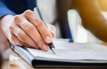 Notaires : les honoraires d’avocat sont-ils déductibles ?