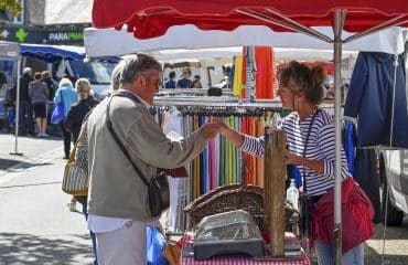 Vendre ses produits sur la voie publique ou dans les marchés : la réglementation applicable