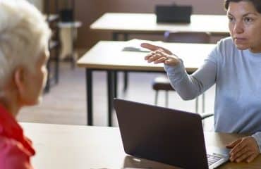 Qui peut licencier dans une association ?