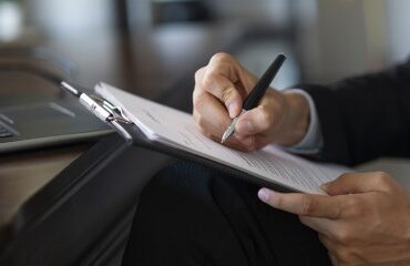 Reprise d’un acte par une société en formation et changement de dénomination sociale