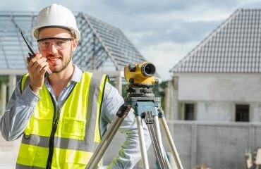 Notaires, géomètres-experts : un guide pour garantir les limites de propriété