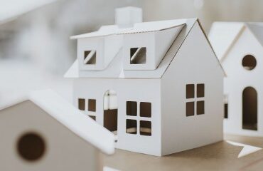 Une SCI qui souscrit un emprunt pour acheter un immeuble est-elle un professionnel ?