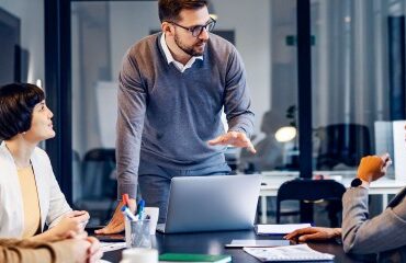 Quand un associé est considéré comme un dirigeant de fait