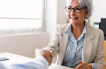 Salariés seniors : des entretiens de mi-carrière et de fin de carrière