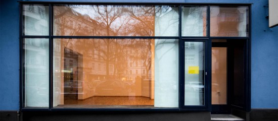 Vente du local commercial à une SCI familiale : le locataire a-t-il un droit de préférence ?
