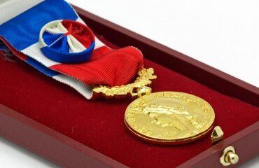 Médaille du travail : quelles cotisations sur la gratification associée ?