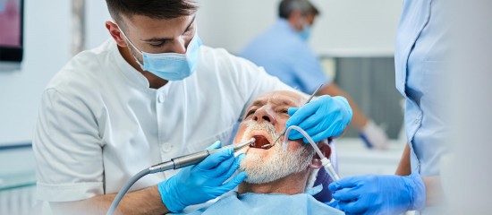 Chirurgiens-dentistes : le contrat de location à durée déterminée ramené à 3 mois