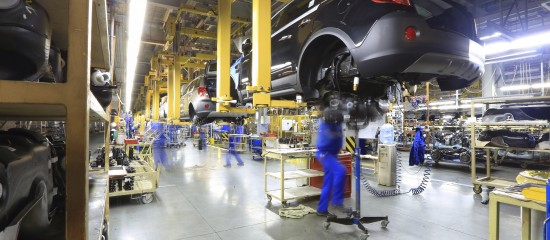 Bourse : les constructeurs automobiles européens confrontés à la déferlante chinoise