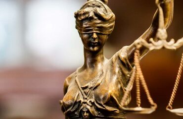 Commissaires de justice : validation de l’activité d’intermédiaire immobilier