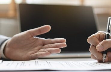 Gare à la validité d’une clause d’augmentation forfaitaire du loyer d’un bail commercial !